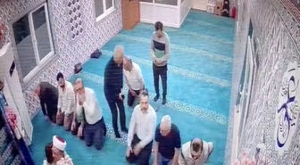 Trabzon Beşikdüzü'nde 5 yaşındaki Altan, özlediği hocasına camide sarıldı