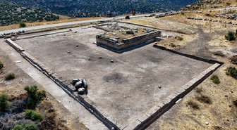 Uşak Blaundos'ta 2500 yıl önce yapılan 250 metrelik temenos duvarı bulundu