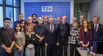 Yeni Parti Genel Başkanı Özgür Özel, T24 Ankara bürosunu Murat Emir'le ziyaret etti