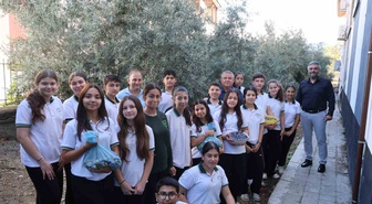 Adana Kozan'da öğrenciler 1. sınıfta diktikleri zeytini 8. sınıfta hasat etti