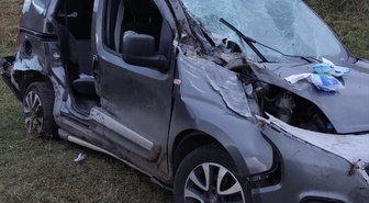 Ardahan'da Hanak-Damal yolunda iki hafif ticari araç çarpıştı, 9 kişi yaralandı