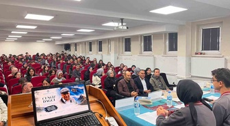 Bayburt'ta öğrenciler Cengiz Dağcı'yı Milli İrade Anadolu Lisesinde anlattı
