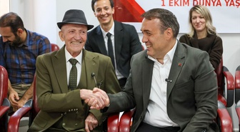 Bilecik Valisi Faik Oktay Sözer, huzurevinde yaşlıların talep ve önerilerini dinledi.