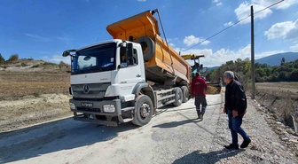 Bolu Mudurnu'da Pelitözü köyü yolunda sıcak asfalt öncesi PMT serimi başladı