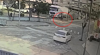 Dehşet anları kamerada! Kasklı katil tırın altından çıkıp kardeşini böyle öldürdü