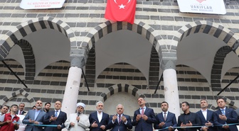 Diyarbakır ve Bingöl'de depremde hasar gören 10 camiden 6'sı yeniden ibadete açıldı