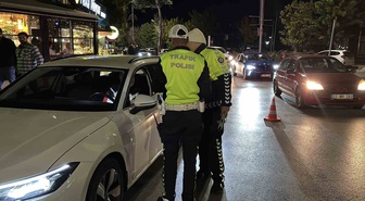 Doğum gününde ehliyetine el konuldu! Edirne'de sürücü aracını eşine teslim etti