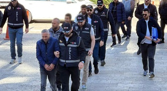 Edirne'de tefecilik operasyonunda yakalanan 4 şüpheli adliyeye sevk edildi