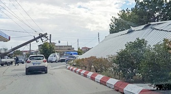 Edirne Havsa'da şiddetli rüzgar nedeniyle iş yerinin çatısı uçtu, yaralanan olmadı