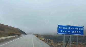 Erzurum'da kar ve yoğun sis ulaşımı felç etti, görüş mesafesi 8-10 metreye düştü