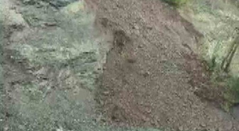 Hatay Dörtyol'da Kocadüz yaylası yolunda toprak kayması yolu ulaşıma kapattı