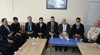 İçişleri Bakanı Çiftçi, Başiskele'de cuma namazı sonrası talepleri dinledi