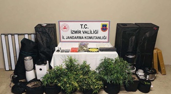 İzmir Karşıyaka'da operasyonda 1 şüpheli gözaltına alındı, 7 kök skunk ele geçirildi