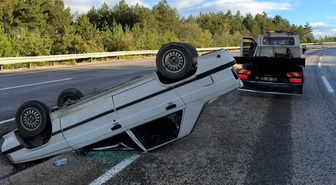 Karabük Safranbolu'da devrilen otomobilin sürücüsü yaralanıp hastaneye kaldırıldı