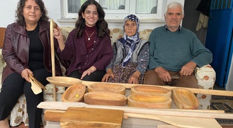 Kofçaz Kaymakamı Ünlü, Karaabalar'da ağaç oyma ustası Korkmaz'ı evinde ziyaret etti