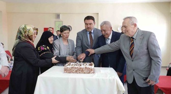 Kütahya Valisi Musa Işın, Dünya Yaşlılar Günü'nde huzurevi sakinleriyle buluştu