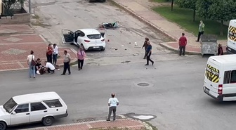 Manavgat'ta otomobil ile motosiklet çarpıştı, motosiklet sürücüsü yaralandı