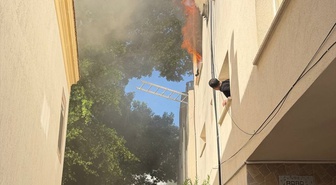 Muğla Bodrum'da üç katlı binadaki yangın söndürüldü, bir kedi telef oldu