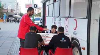Muş'ta Kızılay'ın mobil kan bağışı aracına gün boyu ilgi düşük kaldı