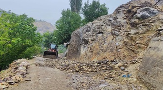 Sason'da Derince ve Yücebağ grup köy yolları heyelan sonrası yeniden ulaşıma açıldı
