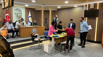 Tarsus Ticaret Borsası'nda 143'er oy çıkınca meclis üyelerini kura belirledi