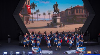 TEKNOFEST Şanlıurfa'da farklı yörelerin halk oyunları gösterisine sahne oldu