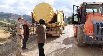 Tercan Kaymakamı Duman, Kemerçam köyü yolundaki 1. kat asfalt çalışmalarını inceledi