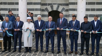 Vakıflar, depremde hasar gören 6 camiyi Diyarbakır ve Bingöl'de ibadete açtı