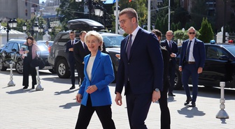 Von der Leyen Üsküp'te Makedon dilinin AB'yi zenginleştireceğini söyledi