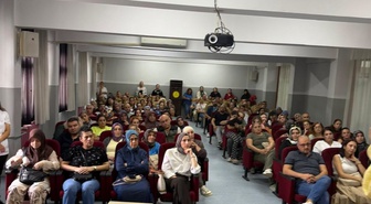 Adana'da lise velilerine okul-aile ve bilinçli medya eğitimi verildi