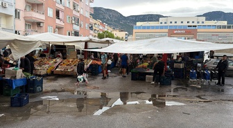 Antalya Alanya'da sağanak pazar yerini vurdu, esnaf su giderlerine çözüm istedi