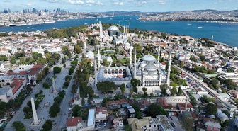 Ayasofya'nın kubbesi gri brandaya büründü! Görüntü kilometrelerce uzaktan fark ediliyor