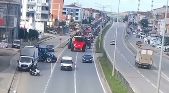 Bafra'da çeltik üreticileri 600 traktör ve biçerdöverle taban fiyat için eylem yaptı