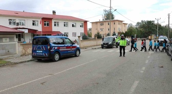 Bayburt'ta jandarma, Konursu ve Adabaşı köy okullarında güvenlik tedbirlerini artırdı