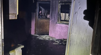 Burdur Gölhisar'da apartmanın çatı katındaki yangın söndürüldü, evde hasar oluştu