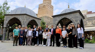 Cizre'de İstanbullu öğrencilere dengbej geleneği ve tarihi mekanlar tanıtıldı