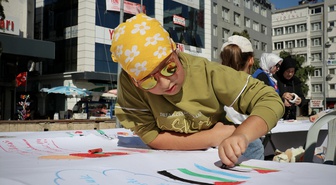 Çocuklar Samsun, Kastamonu ve Amasya'da Filistinli akranları için resim çizdi