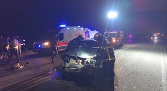 Hatay Kırıkhan'da iki otomobil çarpıştı, kazada 5 kişi yaralandı