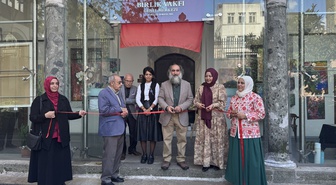 İlhami Atalay'ın öğrencilerinin 'Dört Renk Dört Ahenk' sergisi Çemberlitaş'ta açıldı