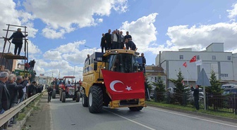 Samsun Bafra'da çeltik üreticileri 600 traktörle alım fiyatı açıklaması talep etti