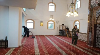 Sinop Ayancık Akören'de kadınlar imece usulü camide temizlik yaptı