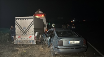 Sivas'ta tarım işçilerini taşıyan minibüsle otomobil çarpıştı, 2 kişi yaralandı