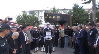 Tekne kazasında ölen gazi polis memuru Numan Şen, Samsun Bafra'da toprağa verildi