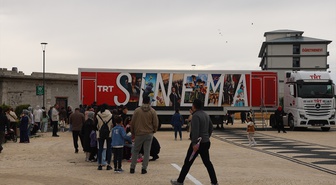 TRT Mobil Sinema Tırı, Iğdır'da çocuklara yağmura rağmen sinema keyfi sundu