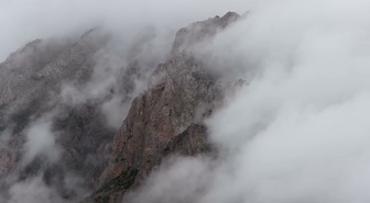 Tunceli'de yağışların ardından Munzur Vadisi'nde sis kartpostallık görüntü oluşturdu