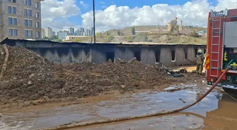 Tuzla Aydınlı'da işçi konteynerinde çıkan yangın itfaiye ekiplerince söndürüldü