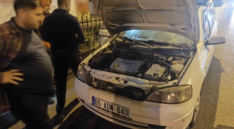 Van Erciş'te seyir halindeki otomobilde çıkan yangını itfaiye söndürdü