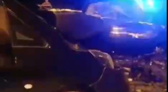 Ardahan Posof'ta kafa kafaya çarpışan 2 otomobildeki 4 kişi yaralandı, 2'si ağır