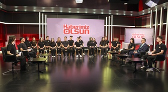 Bakan Tekin, Haberimiz Olsun projesinin pilot okulunda öğrenci sorularını yanıtladı