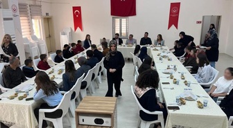 Bilecik Bozüyük'te Kaymakam Helvacı, Çocuk Evleri Sitesinde çocuklarla yemek yedi
